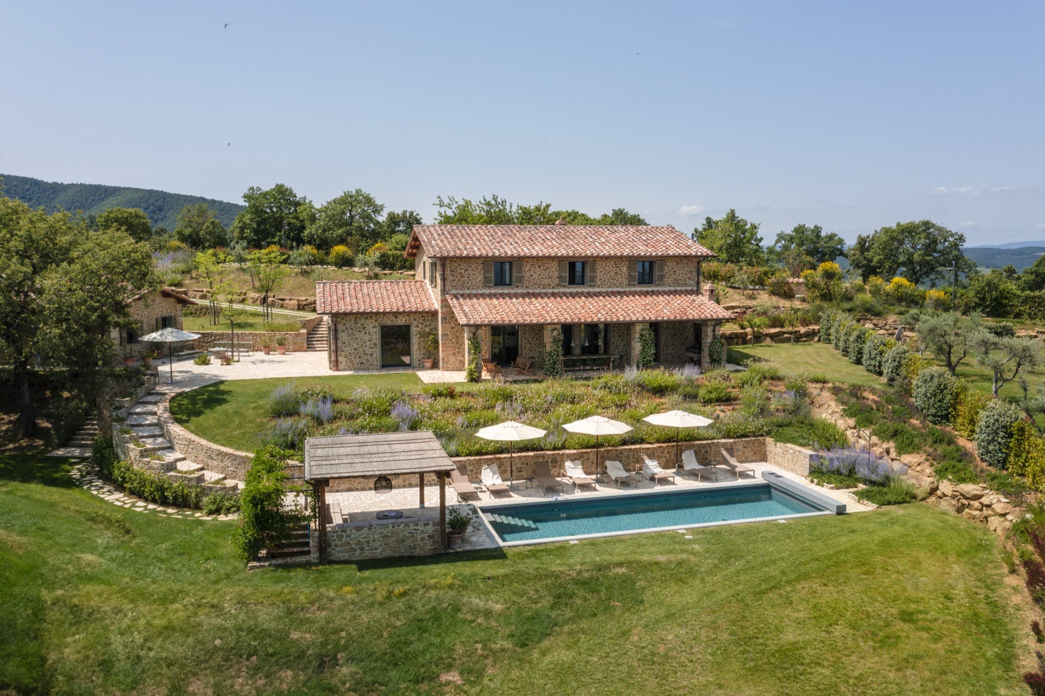 Modern villa near Lake Trasimeno photo 2