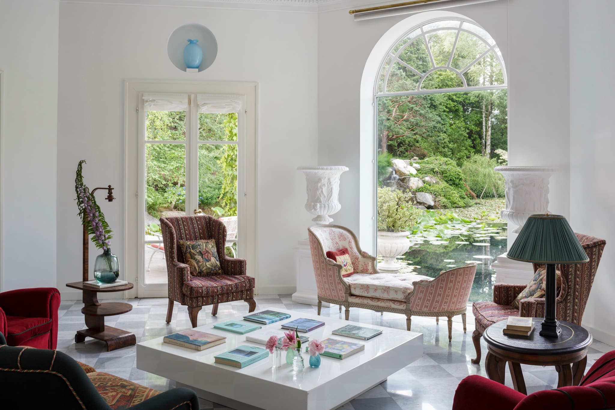 Neo-classical villa on a private lake photo 3