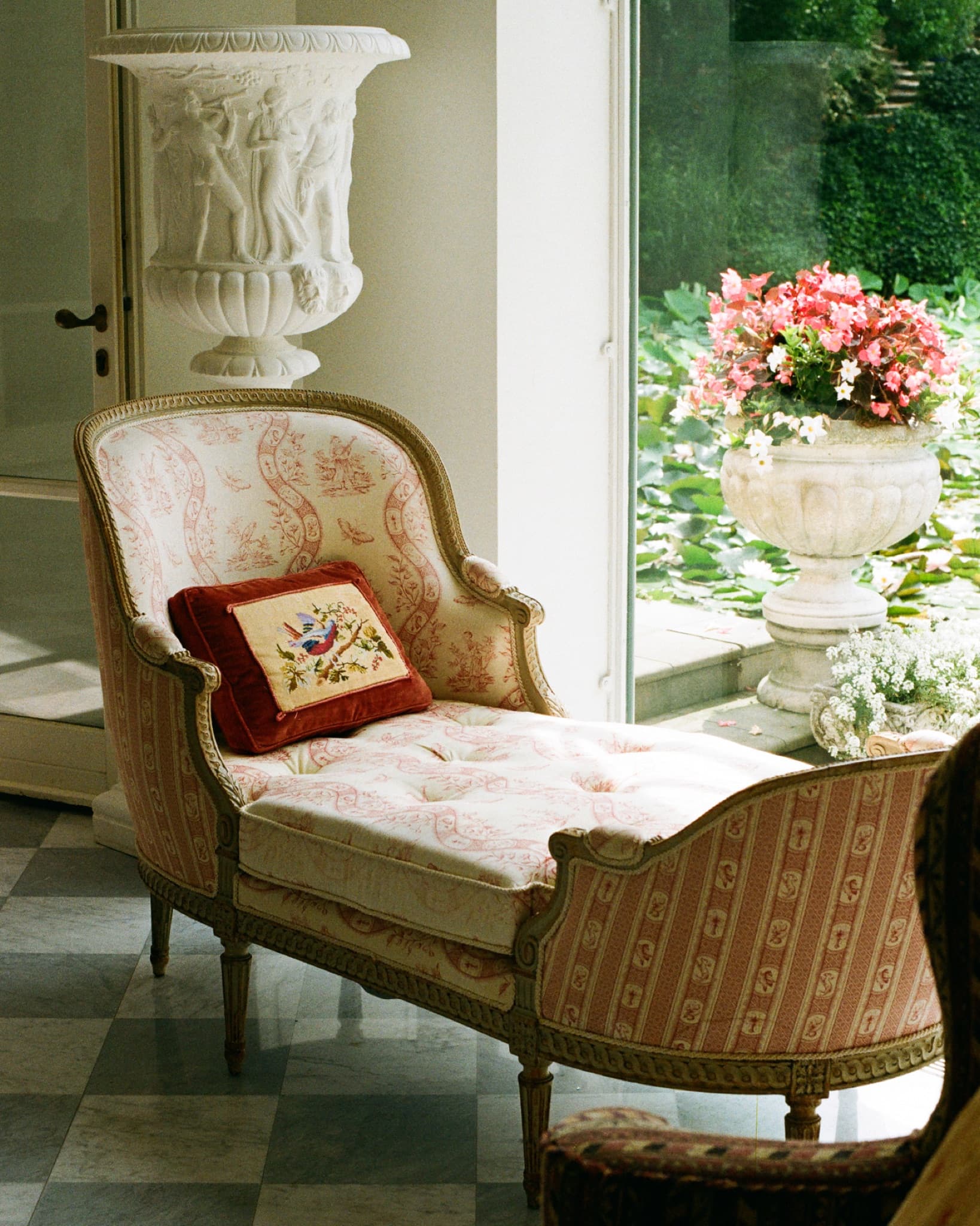 Neo-classical villa on a private lake photo 7