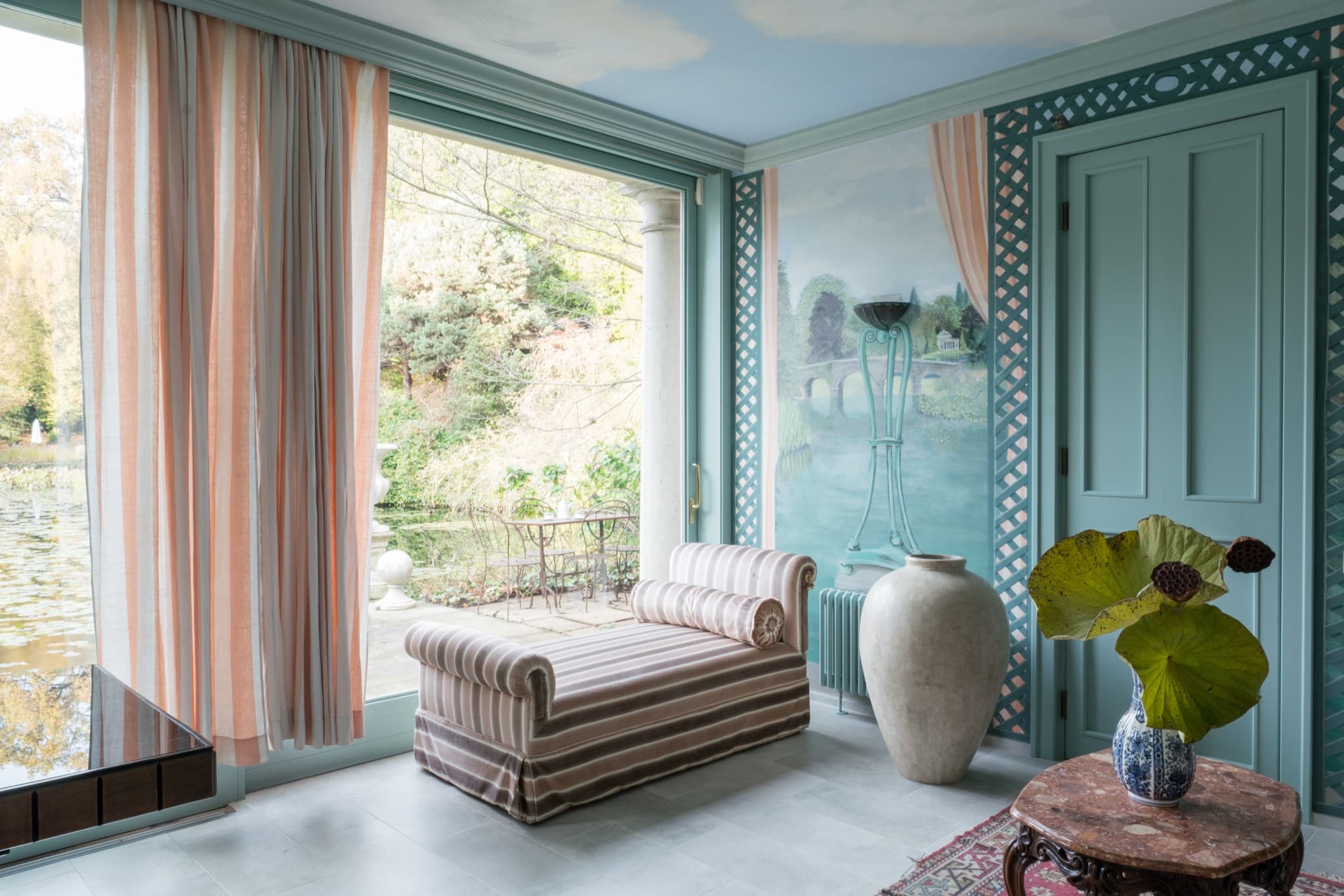 Romantic villa on a private lake photo 5