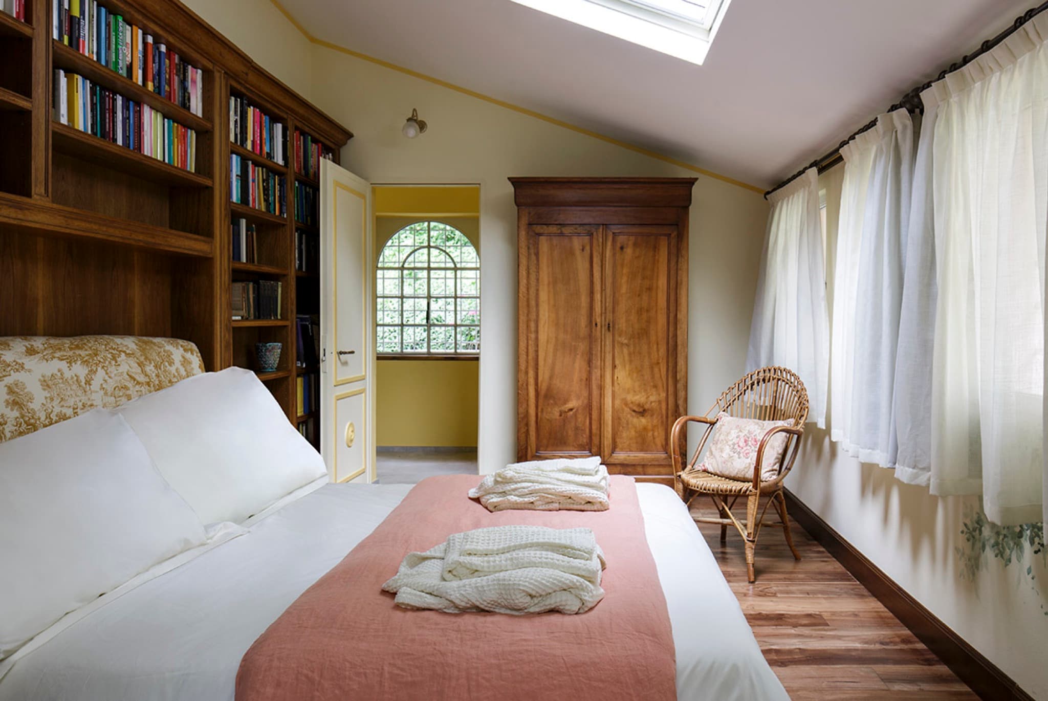Romantic villa on a private lake photo 8