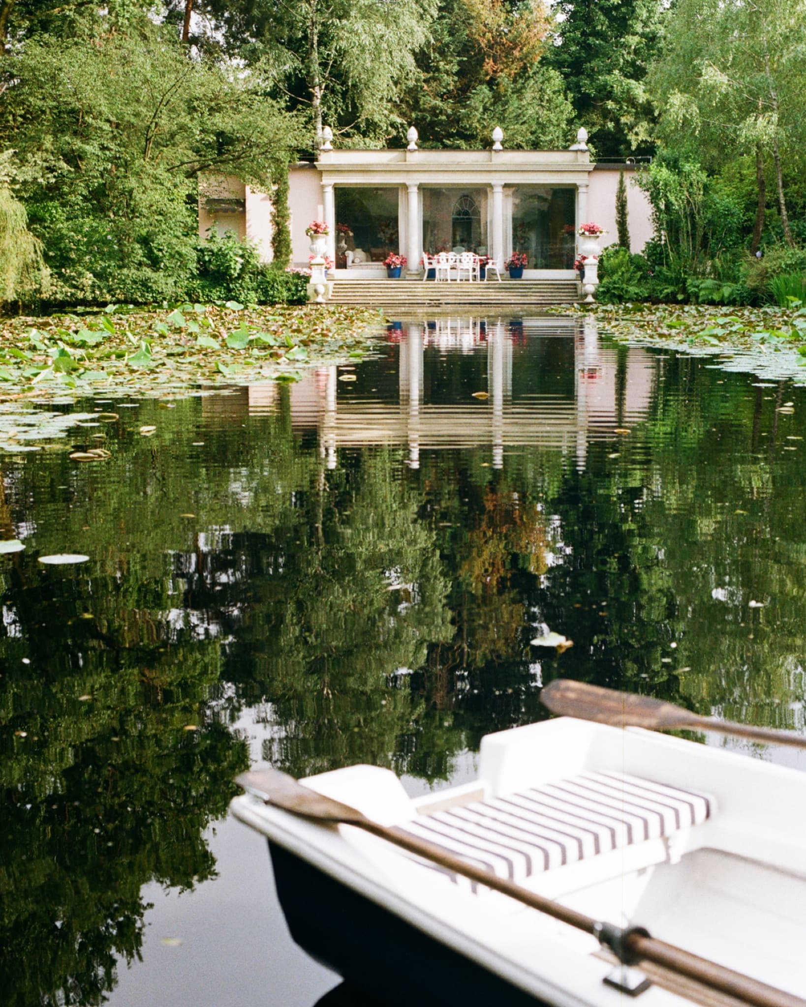 Romantic villa on a private lake photo 19