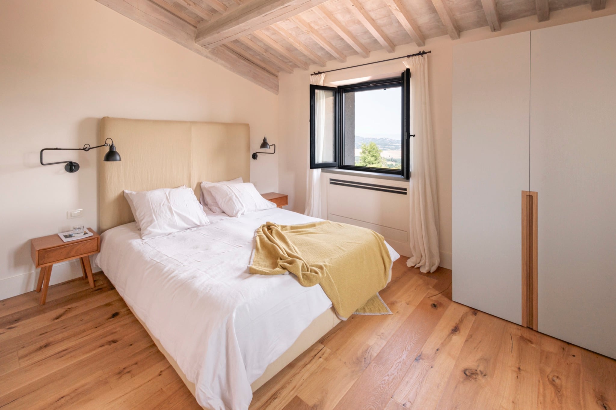 Modern villa near Lake Trasimeno, photograph 5